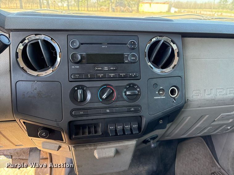 image for item EY9946 2008 Ford F550 Super Duty flatbed truck