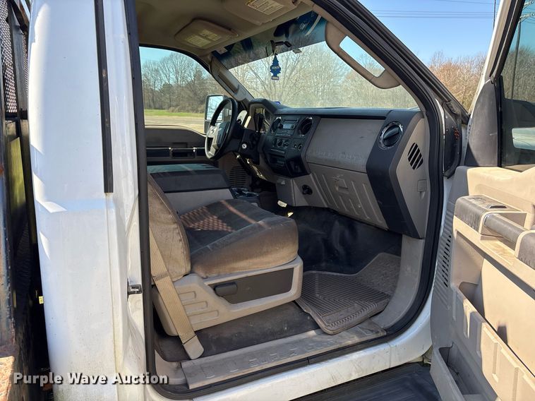 image for item EY9946 2008 Ford F550 Super Duty flatbed truck