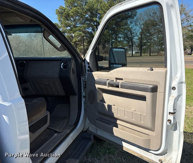 image for item EY9946 2008 Ford F550 Super Duty flatbed truck