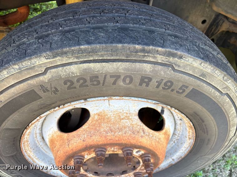 image for item EY9946 2008 Ford F550 Super Duty flatbed truck