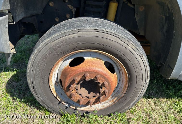 image for item EY9946 2008 Ford F550 Super Duty flatbed truck