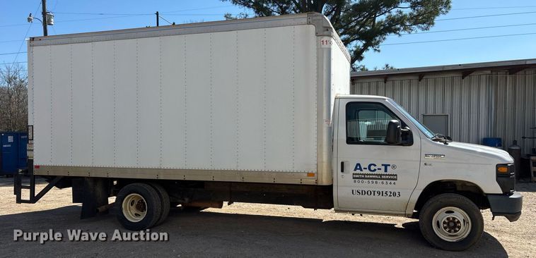 image for item EY9947 2016 Ford E350 Super Duty box truck