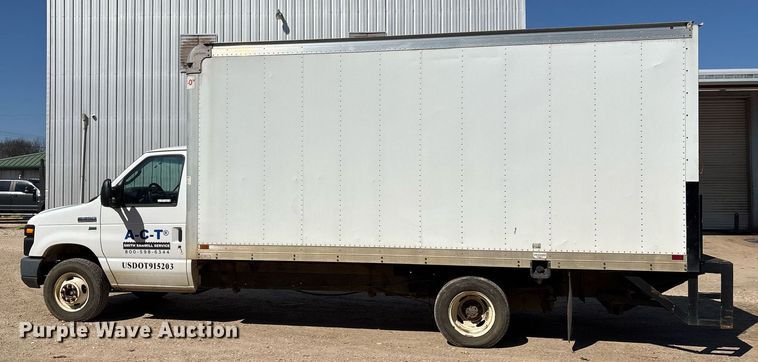 image for item EY9947 2016 Ford E350 Super Duty box truck