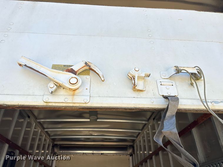 image for item EY9947 2016 Ford E350 Super Duty box truck