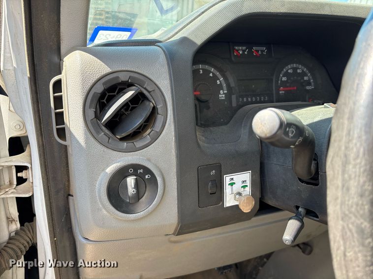 image for item EY9947 2016 Ford E350 Super Duty box truck