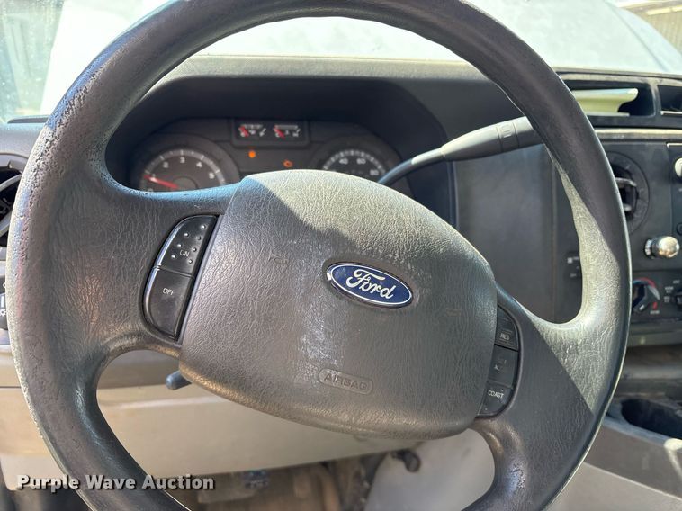 image for item EY9947 2016 Ford E350 Super Duty box truck