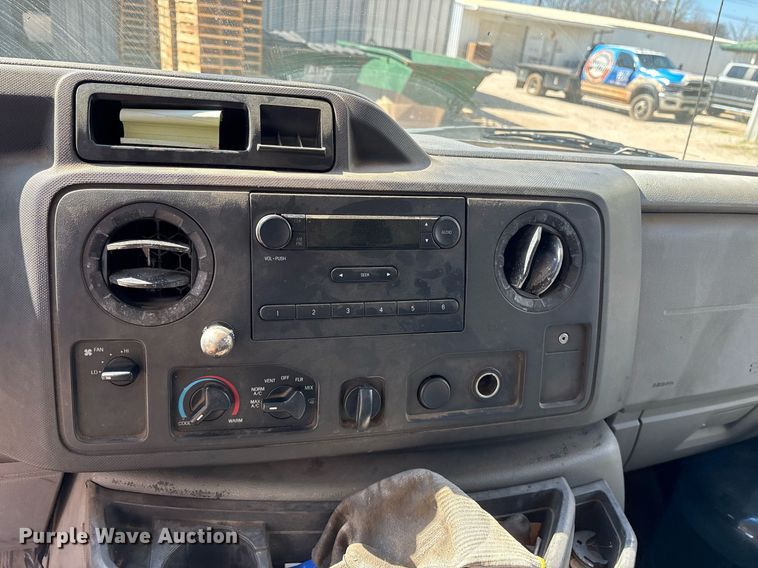 image for item EY9947 2016 Ford E350 Super Duty box truck