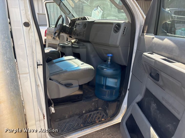 image for item EY9947 2016 Ford E350 Super Duty box truck