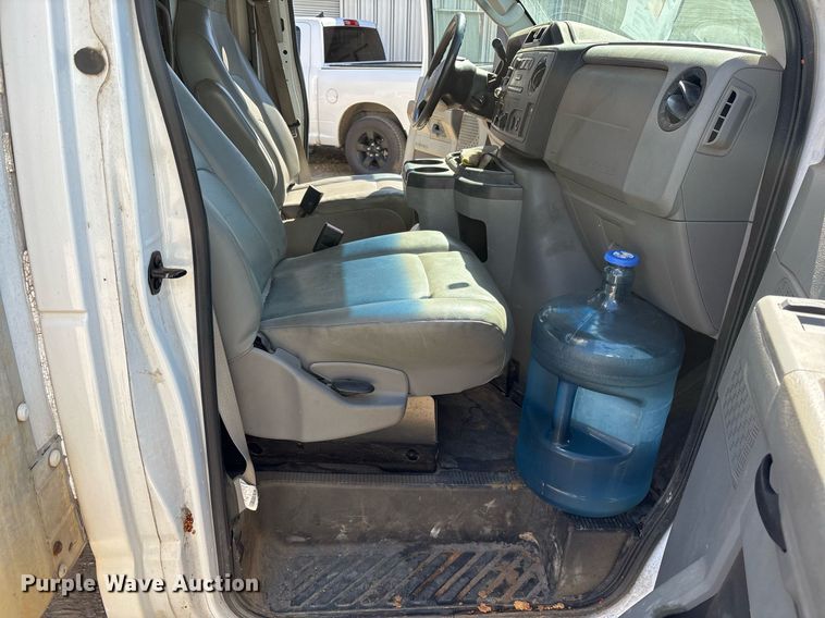 image for item EY9947 2016 Ford E350 Super Duty box truck