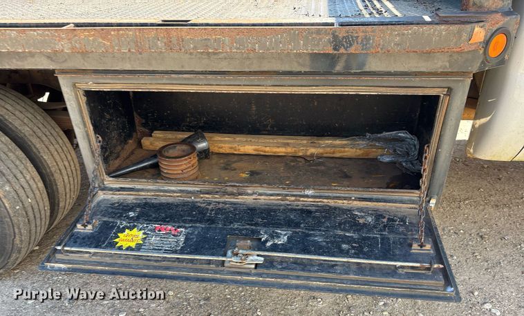 image for item EY9948 2013 Ford F450 Super Duty flatbed truck