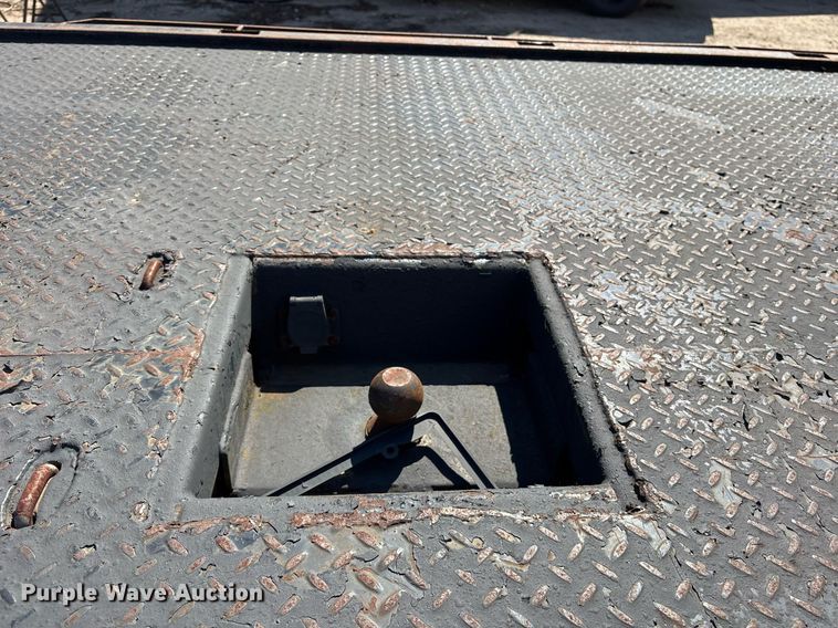 image for item EY9948 2013 Ford F450 Super Duty flatbed truck