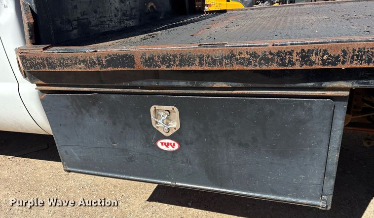 image for item EY9948 2013 Ford F450 Super Duty flatbed truck