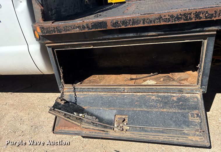 image for item EY9948 2013 Ford F450 Super Duty flatbed truck