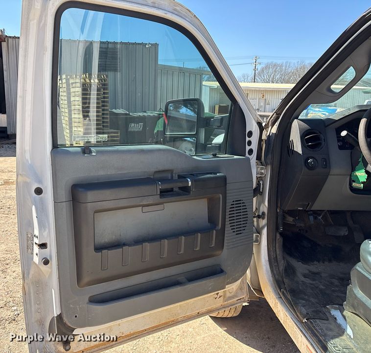 image for item EY9948 2013 Ford F450 Super Duty flatbed truck