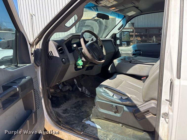 image for item EY9948 2013 Ford F450 Super Duty flatbed truck