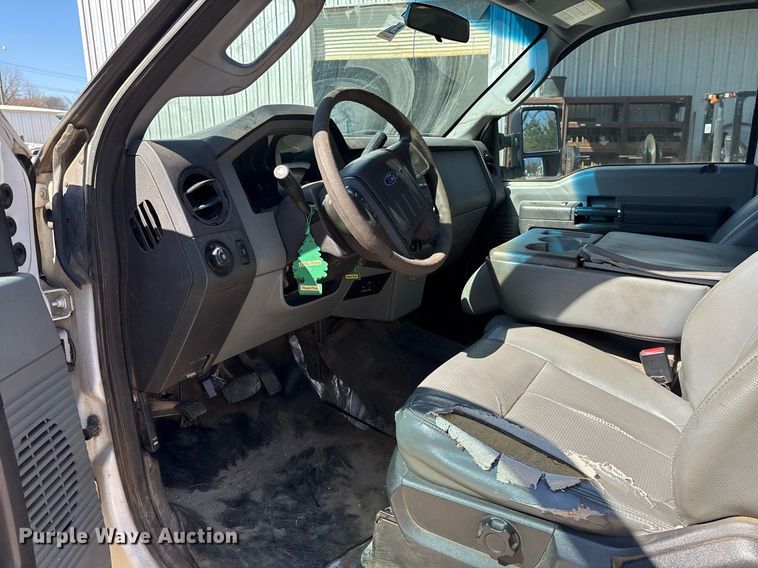 image for item EY9948 2013 Ford F450 Super Duty flatbed truck