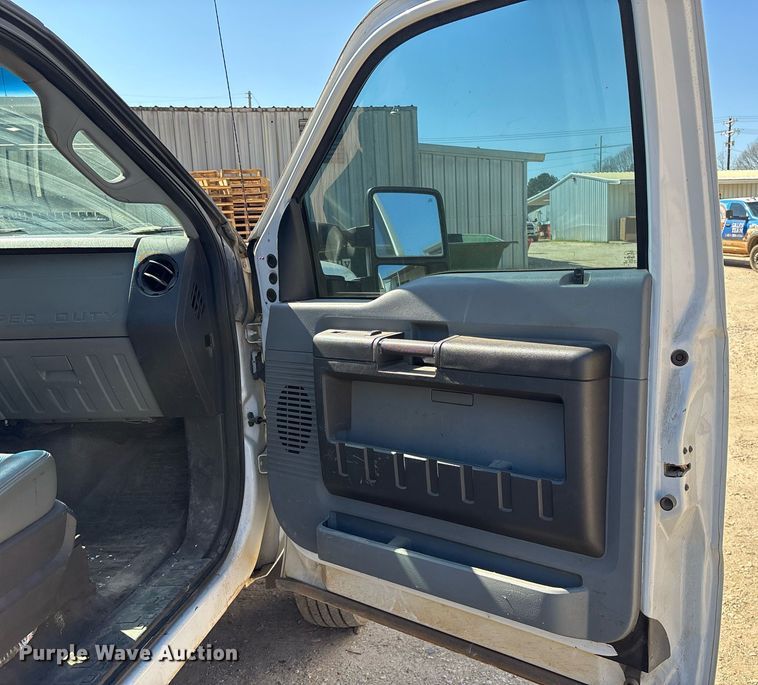 image for item EY9948 2013 Ford F450 Super Duty flatbed truck