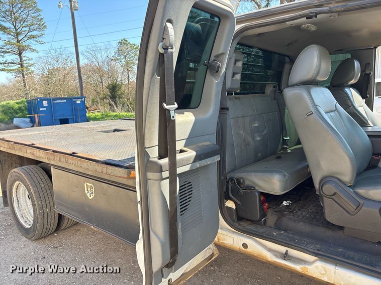 image for item EY9948 2013 Ford F450 Super Duty flatbed truck