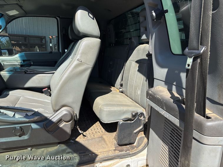 image for item EY9948 2013 Ford F450 Super Duty flatbed truck