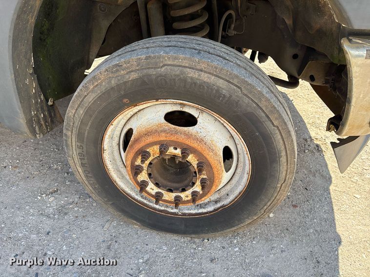 image for item EY9948 2013 Ford F450 Super Duty flatbed truck