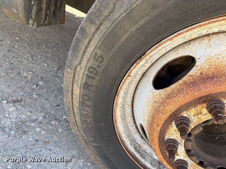 image for item EY9948 2013 Ford F450 Super Duty flatbed truck