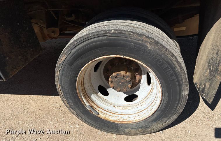 image for item EY9948 2013 Ford F450 Super Duty flatbed truck