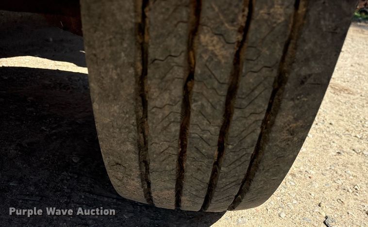 image for item EY9948 2013 Ford F450 Super Duty flatbed truck