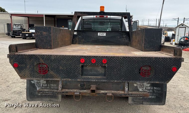 image for item EY9949 2007 Chevrolet Silverado 3500HD flatbed pickup truck