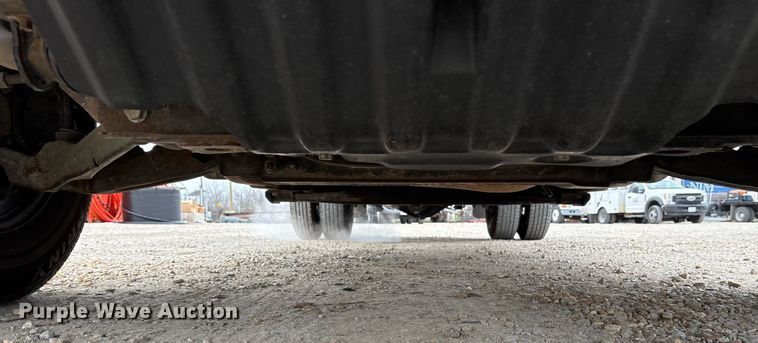 image for item EY9949 2007 Chevrolet Silverado 3500HD flatbed pickup truck