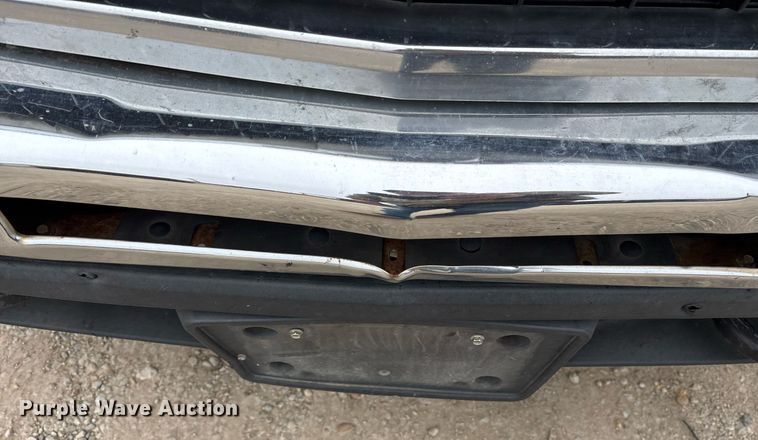 image for item EY9949 2007 Chevrolet Silverado 3500HD flatbed pickup truck