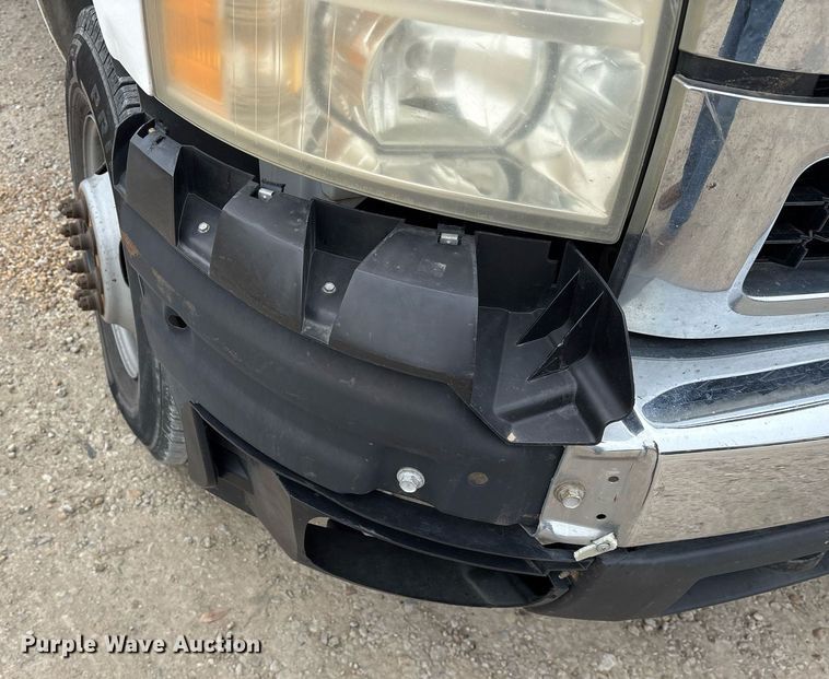 image for item EY9949 2007 Chevrolet Silverado 3500HD flatbed pickup truck