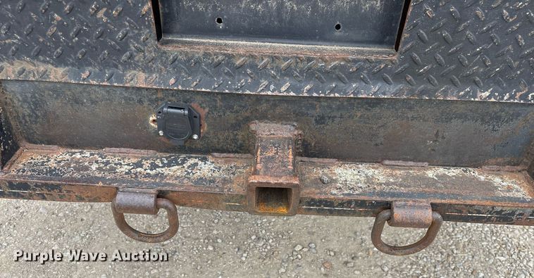 image for item EY9949 2007 Chevrolet Silverado 3500HD flatbed pickup truck