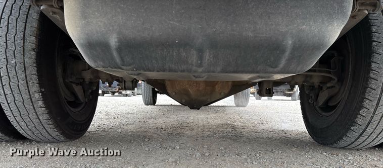 image for item EY9949 2007 Chevrolet Silverado 3500HD flatbed pickup truck