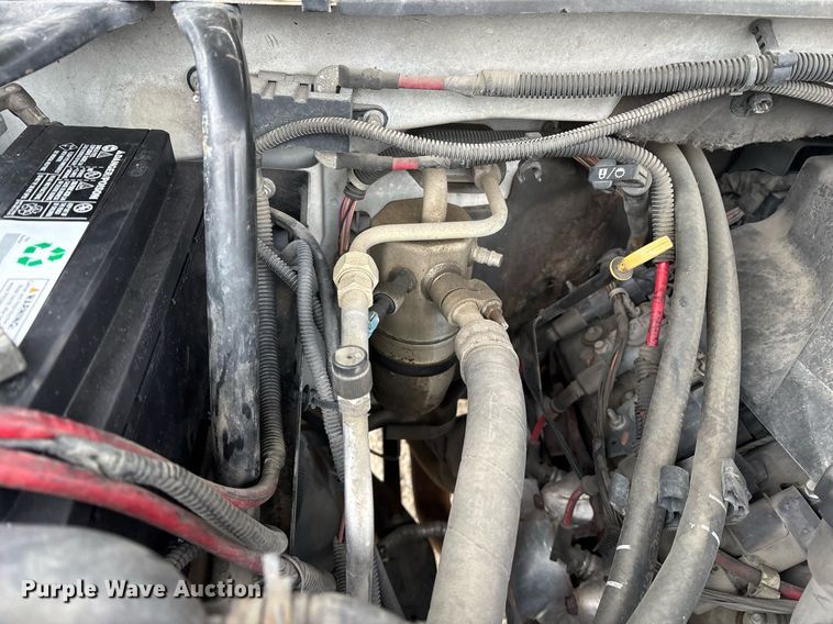 image for item EY9949 2007 Chevrolet Silverado 3500HD flatbed pickup truck