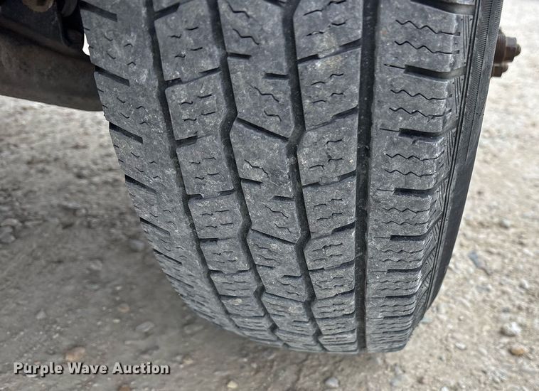 image for item EY9949 2007 Chevrolet Silverado 3500HD flatbed pickup truck