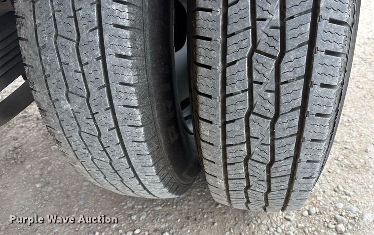 image for item EY9949 2007 Chevrolet Silverado 3500HD flatbed pickup truck