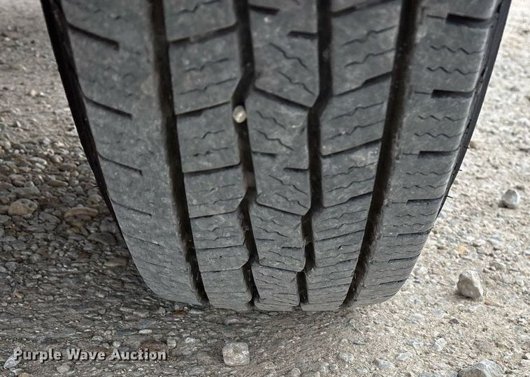 image for item EY9949 2007 Chevrolet Silverado 3500HD flatbed pickup truck