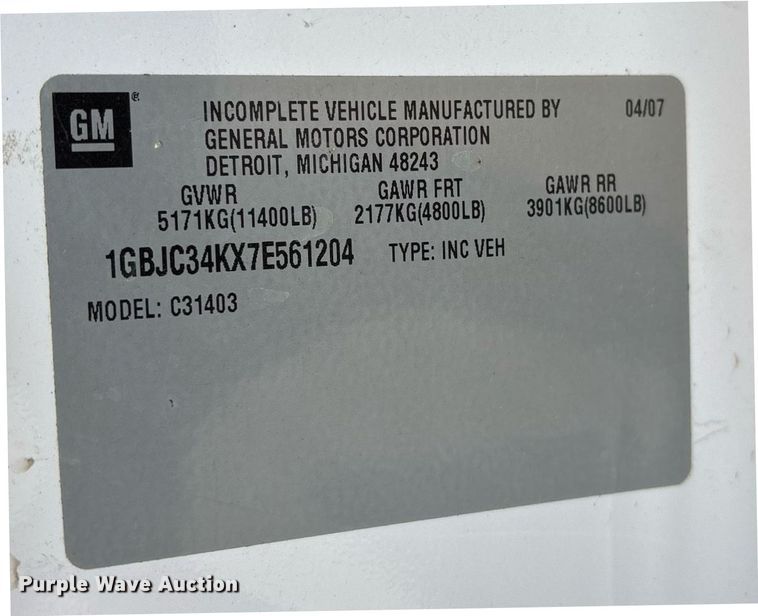 image for item EY9949 2007 Chevrolet Silverado 3500HD flatbed pickup truck