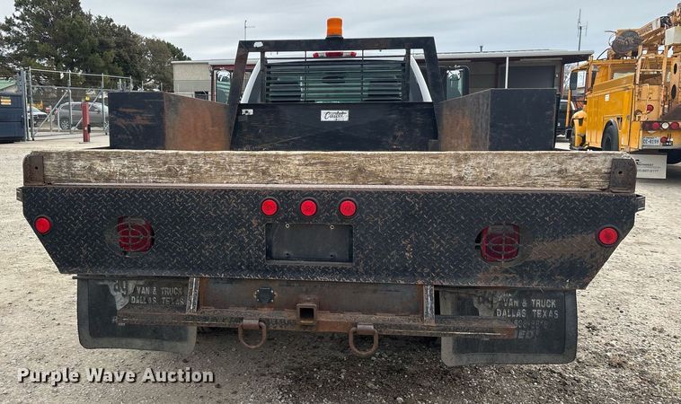 image for item EY9965 2007 Chevrolet Silverado 3500HD flatbed pickup truck