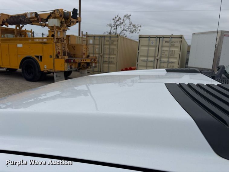 image for item EY9965 2007 Chevrolet Silverado 3500HD flatbed pickup truck