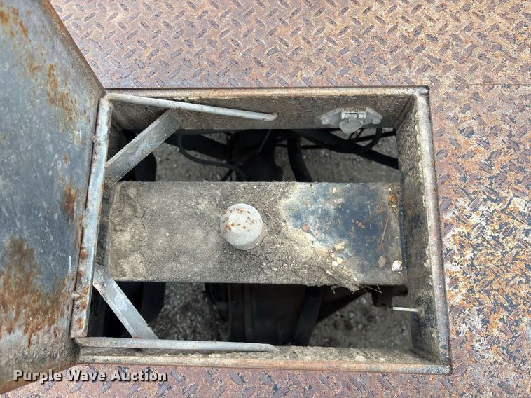 image for item EY9965 2007 Chevrolet Silverado 3500HD flatbed pickup truck