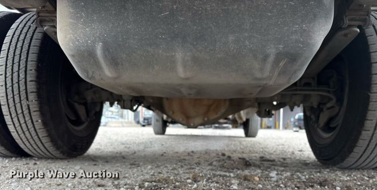 image for item EY9965 2007 Chevrolet Silverado 3500HD flatbed pickup truck