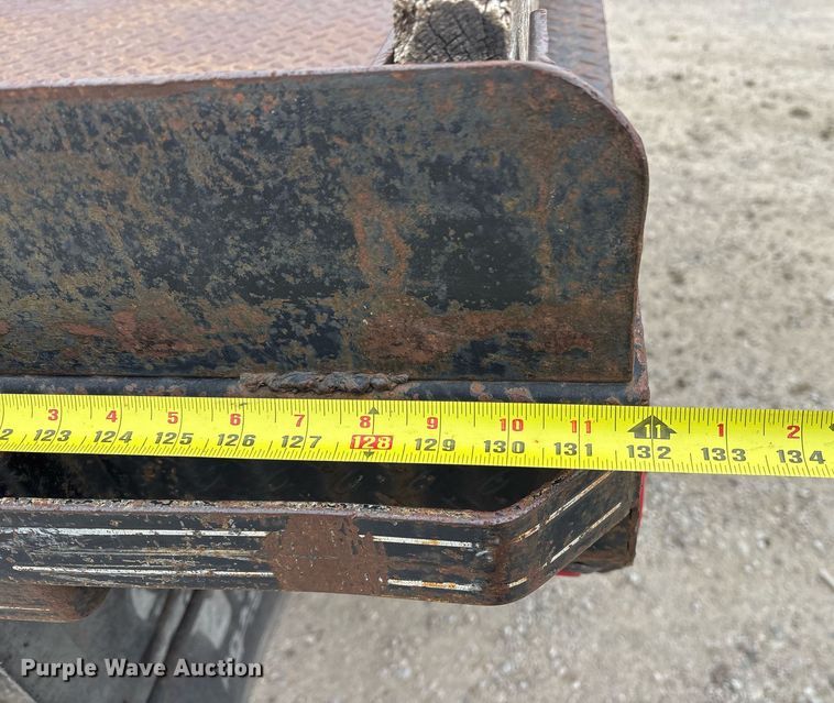 image for item EY9965 2007 Chevrolet Silverado 3500HD flatbed pickup truck