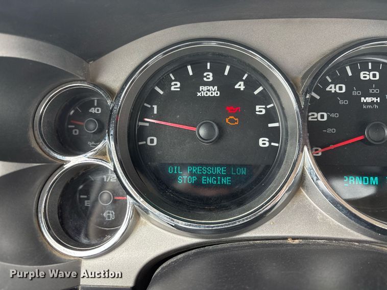 image for item EY9965 2007 Chevrolet Silverado 3500HD flatbed pickup truck