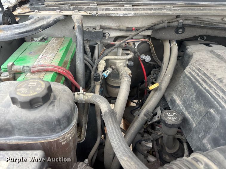 image for item EY9965 2007 Chevrolet Silverado 3500HD flatbed pickup truck