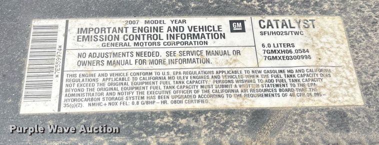 image for item EY9965 2007 Chevrolet Silverado 3500HD flatbed pickup truck