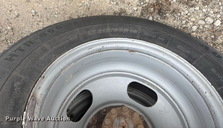 image for item EY9965 2007 Chevrolet Silverado 3500HD flatbed pickup truck