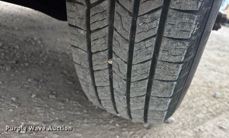 image for item EY9965 2007 Chevrolet Silverado 3500HD flatbed pickup truck