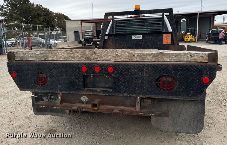 image for item EY9966 2007 Chevrolet Silverado 3500HD flatbed pickup truck