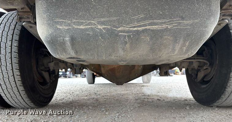 image for item EY9966 2007 Chevrolet Silverado 3500HD flatbed pickup truck